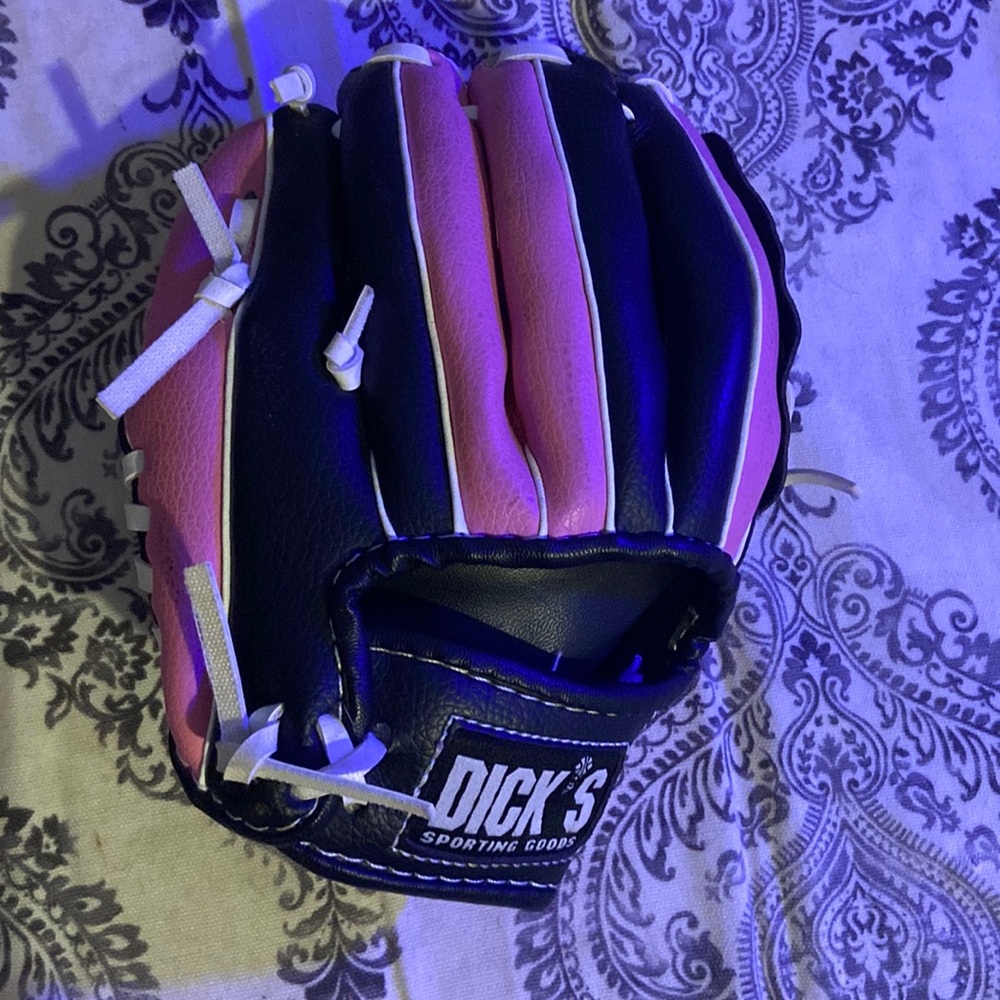 Little girls t-ball/softball glove